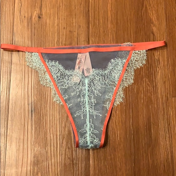 NWT Victoria’s Secret Set of 2 Panties size Large - Picture 8 of 9